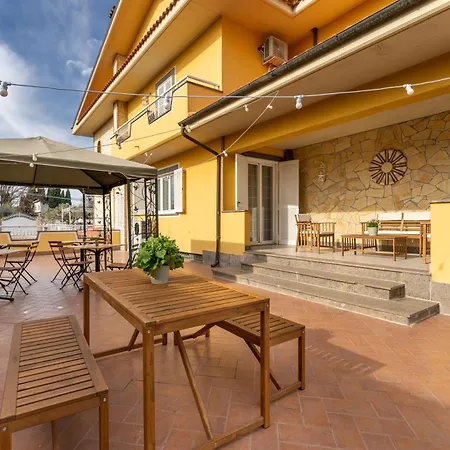 Couette-café Miu' , , Con Piscina E Parcheggio Privato