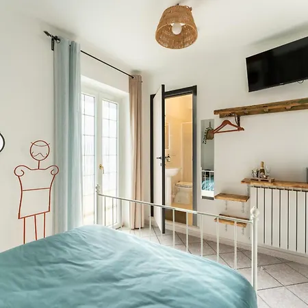 Couette-café Miu' , , Con Piscina E Parcheggio Privato Ciampino