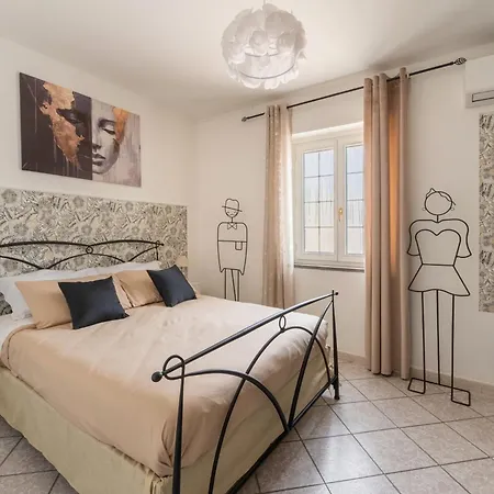 Couette-café Miu' , , Con Piscina E Parcheggio Privato