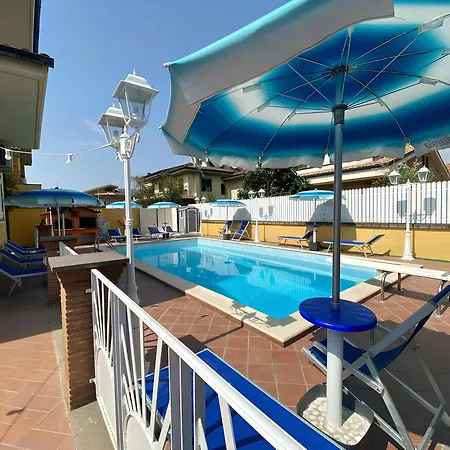 Miu' , , Con Piscina E Parcheggio Privato Couette-café *