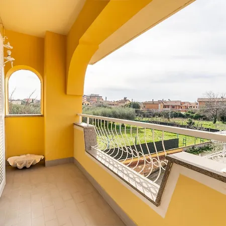 לינה וארוחת בוקר Miu' , , Con Piscina E Parcheggio Privato צ'יאמפינו